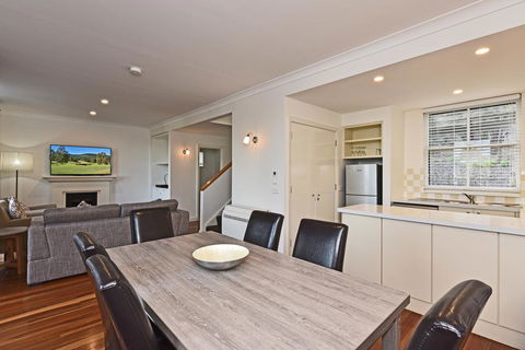 Villa 2br Grange Resort Condo Located Within Cypress Lakes Resort (nothing Is More Central) - Accommodation Gladstone 1
