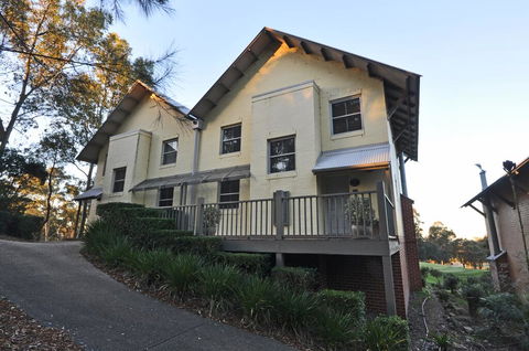 Villa 4br Vignerons Lodge Resort Condo Located Within Cypress Lakes Resort (nothing Is More Central) - Accommodation Gladstone 1
