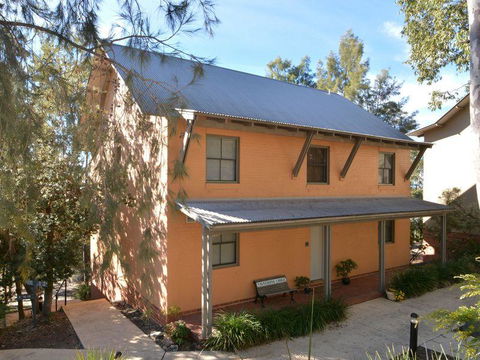 Villa 4br Vignerons Lodge Resort Condo Located Within Cypress Lakes Resort (nothing Is More Central) - Accommodation Gladstone 0