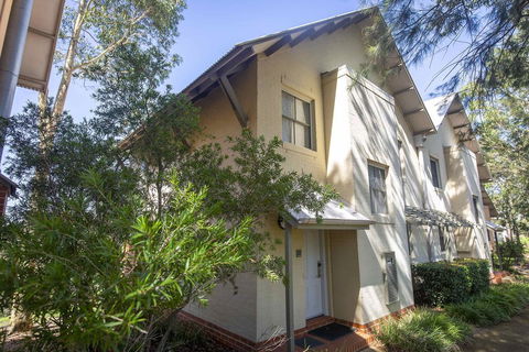 Villa Boronia - Accommodation Gladstone 0