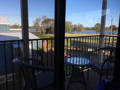 Villa By The Lake - Accommodation Gladstone 2