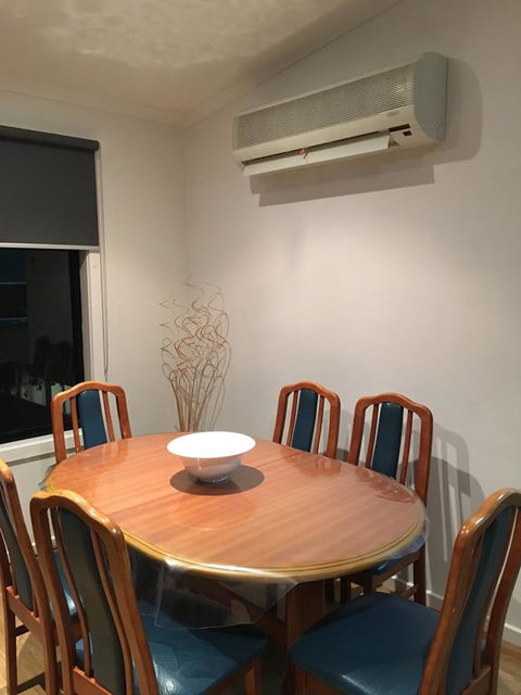 Villa By The Lake - Accommodation Gladstone 3