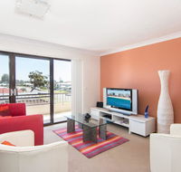 Villa Capri 3 Just a Hop Skip and Jump to Bowling Club - Accommodation Gladstone