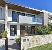 Villa Capri Waterside at Trinity Point - Accommodation Gladstone