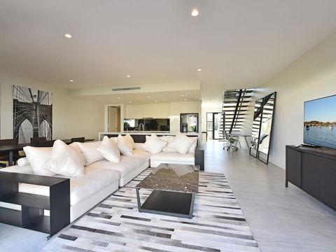Villa Capri Waterside At Trinity Point - Accommodation Gladstone 1