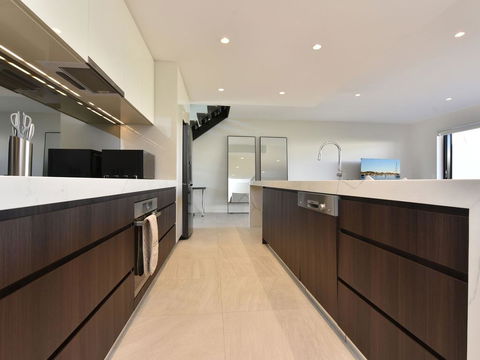 Villa Capri Waterside At Trinity Point - Accommodation Gladstone 2