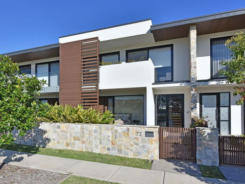 Villa Catania Waterside At Trinity Point - Accommodation Gladstone 0