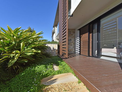 Villa Catania Waterside At Trinity Point - Accommodation Gladstone 2