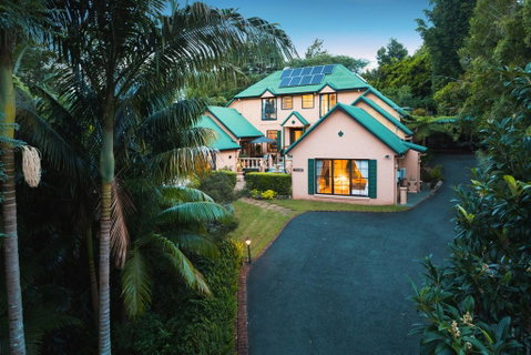 Villa Della Rosa Bed & Breakfast - Accommodation Gladstone 0