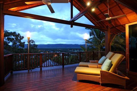 Villa Empat Puluh Dua - Accommodation Gladstone 1