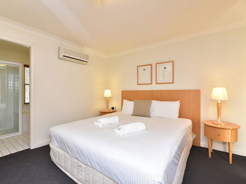 Villa Executive 2br Ferre Resort Condo Located Within Cypress Lakes Resort (nothing Is More Central) - Accommodation Gladstone 1