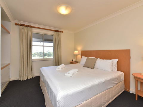 Villa Executive 2br Ferre Resort Condo Located Within Cypress Lakes Resort (nothing Is More Central) - Accommodation Gladstone 2