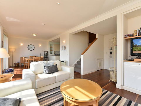 Villa Executive 2br Viti Resort Condo Located Within Cypress Lakes Resort (nothing Is More Central) - Accommodation Gladstone 0