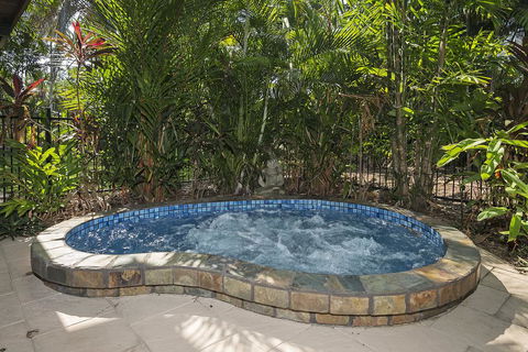 Villa Frangipani - Accommodation Gladstone 1