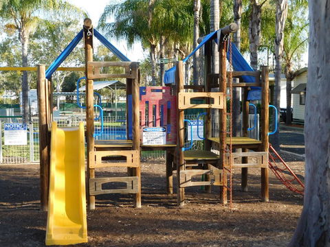 Villa Holiday Park - Accommodation Gladstone 1