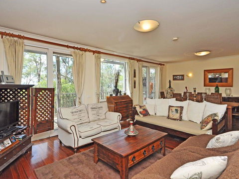 Villa Joie De Vie Located Within Cypress Lakes - Accommodation Gladstone 0