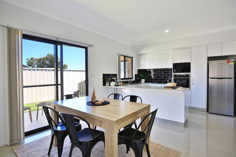 Villa Mare @ Culburra - 4 Mins To Beach - Accommodation Gladstone 2