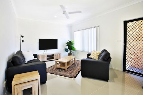 Villa Mare @ Culburra - 4 Mins To Beach - Accommodation Gladstone 0
