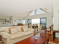 Villa Mer - stylish waterfront accommodation