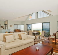 Villa Mer - stylish waterfront accommodation - Accommodation Gladstone