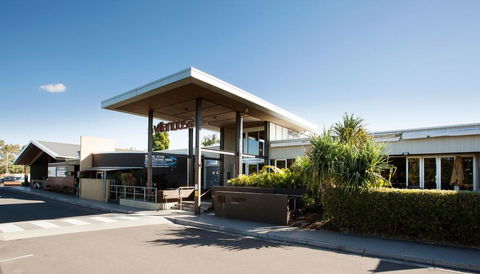 Villa Noosa Hotel - Accommodation Gladstone 0