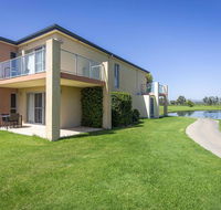 Villa On The Green - Accommodation Gladstone