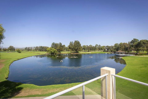 Villa On The Green - Accommodation Gladstone 1