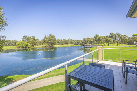 Villa On The Green - Accommodation Gladstone 2