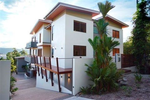 Villa One On Murphy - Luxury Holiday Villa - Accommodation Gladstone 0
