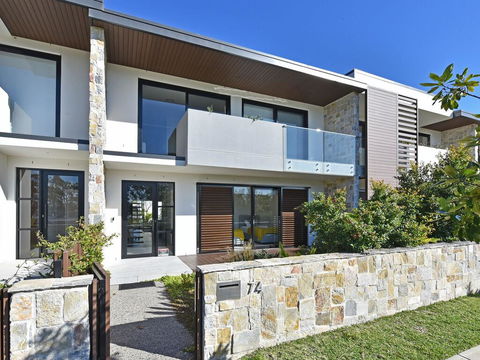 Villa Positano Waterside At Trinity Point - Accommodation Gladstone 0