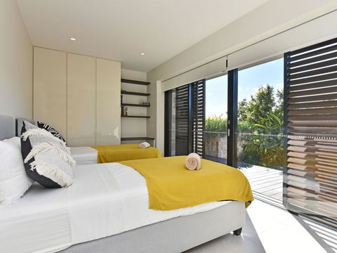 Villa Positano Waterside At Trinity Point - Accommodation Gladstone 1