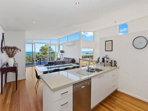 VILLA SARINA - Beautiful Villa In Skenes Creek - Accommodation Gladstone 2