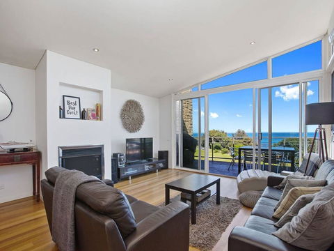 VILLA SARINA - Beautiful Villa In Skenes Creek - Accommodation Gladstone 3