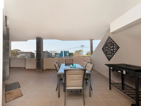 Villa Serene @ Fingal Bay - Accommodation Gladstone 3