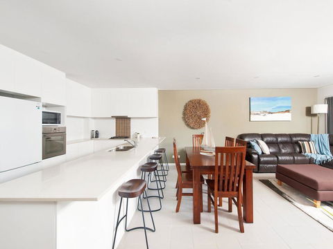 Villa Serene @ Fingal Bay - Accommodation Gladstone 2