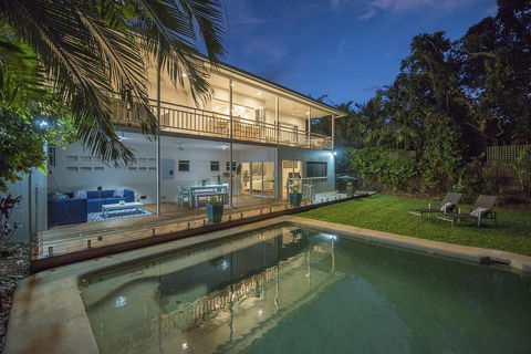 Villa Sorrento - Luxury Holiday Home - Accommodation Gladstone 2