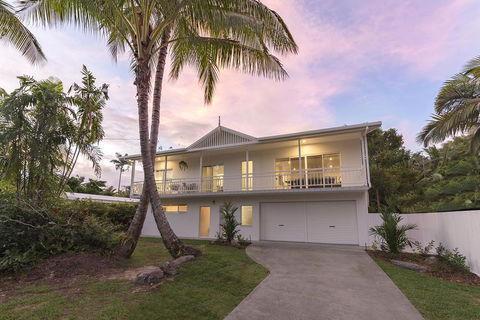 Villa Sorrento - Luxury Holiday Home - Accommodation Gladstone 0