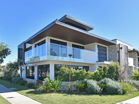 Villa Sorrento Waterside At Trinity Point - Accommodation Gladstone 0