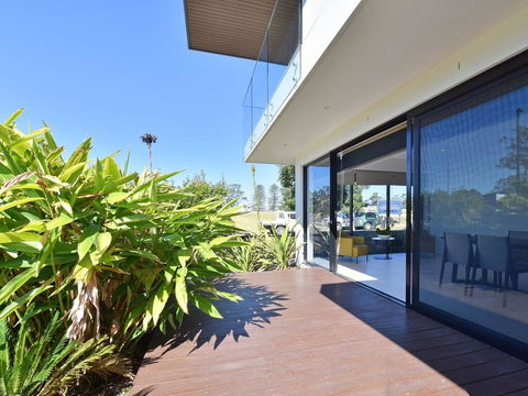 Villa Sorrento Waterside At Trinity Point - Accommodation Gladstone 2