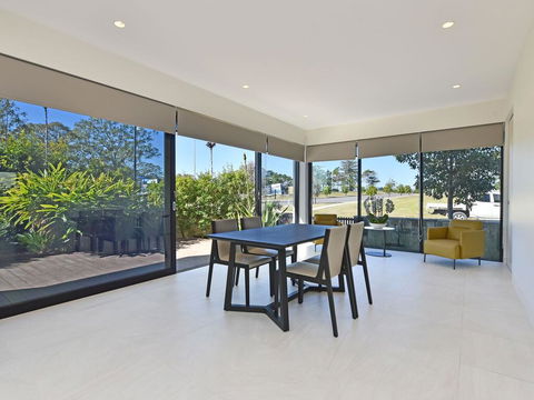 Villa Sorrento Waterside At Trinity Point - Accommodation Gladstone 1
