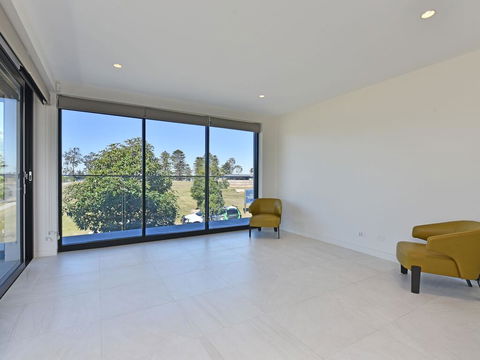 Villa Sorrento Waterside At Trinity Point - Accommodation Gladstone 3