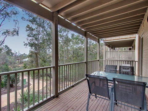 Villa Spa Executive 1br Burgundy Resort Condo Located Within Cypress Lakes Resort (nothing Is More Central) - Accommodation Gladstone 0