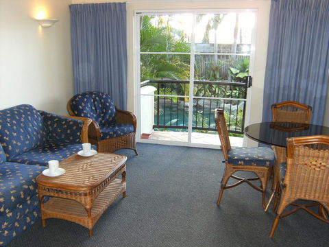 Villa Vaucluse Apartments - Accommodation Gladstone 1