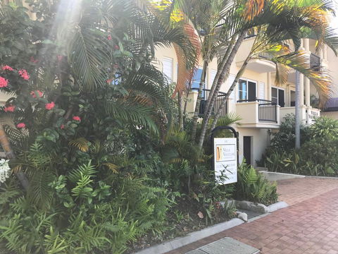 Villa Vaucluse Apartments - Accommodation Gladstone 0