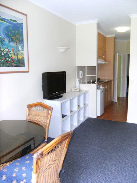 Villa Vaucluse Apartments - Accommodation Gladstone 3