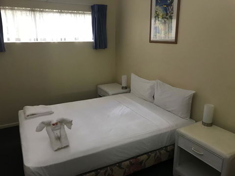 Villa Vaucluse Apartments - Accommodation Gladstone 2