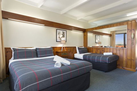 Village Family Motor Inn - Accommodation Gladstone 3