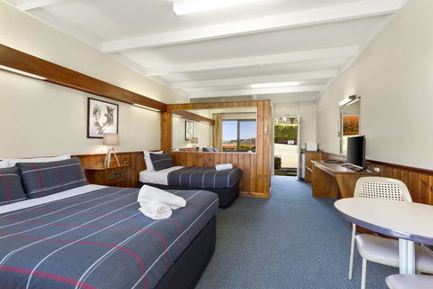 Village Family Motor Inn - Accommodation Gladstone 2
