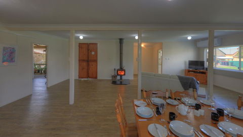 Village Stays Coldstream Gallery Bungalow - Accommodation Gladstone 2