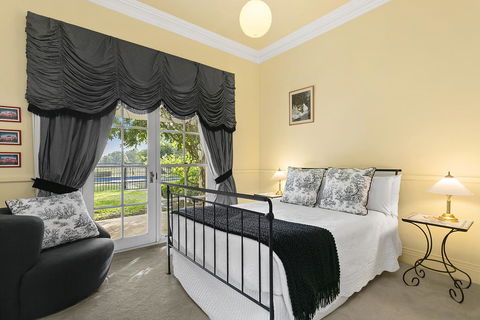 Vinden Estate Homestead - Accommodation Gladstone 3